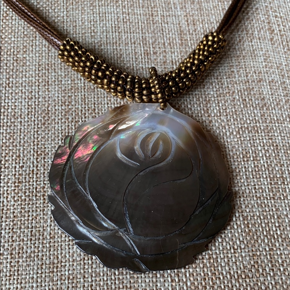 Elegant Brown Shell Pendant Necklace